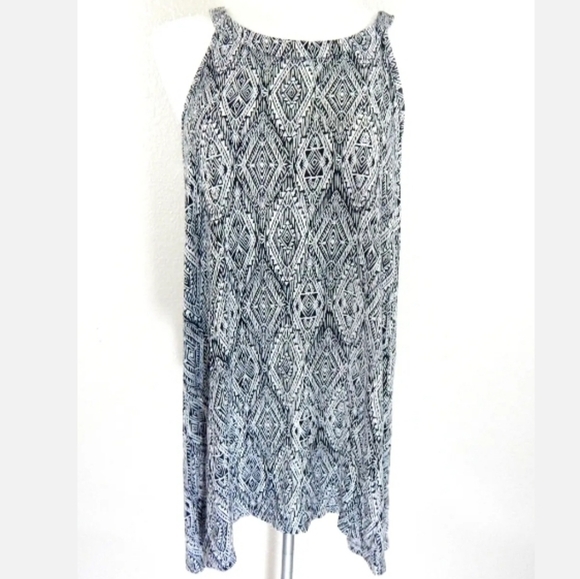 Torrid Geometric Ikat High Neck Tank Top - Picture 2 of 4